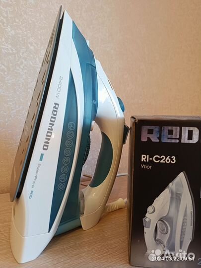 Утюг Redmond RI-C263
