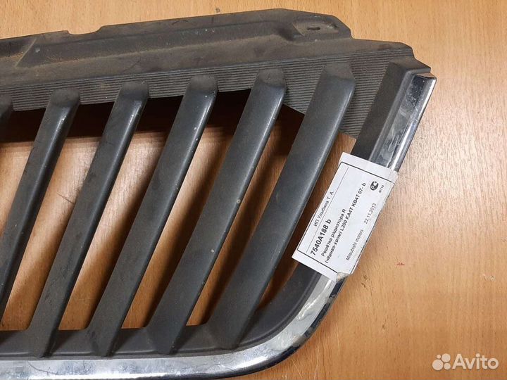 Решетка радиатора правая Mitsubishi L200 2006