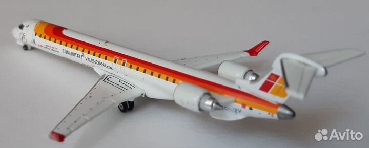 Модель самолета CRJ-900ER EC-JZV 1:400