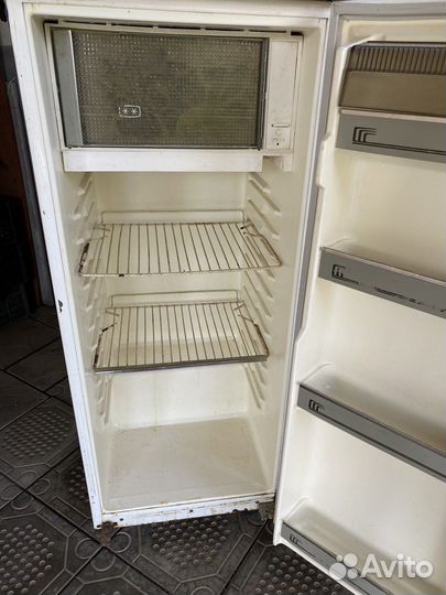 Холодильник бу с морозилкой