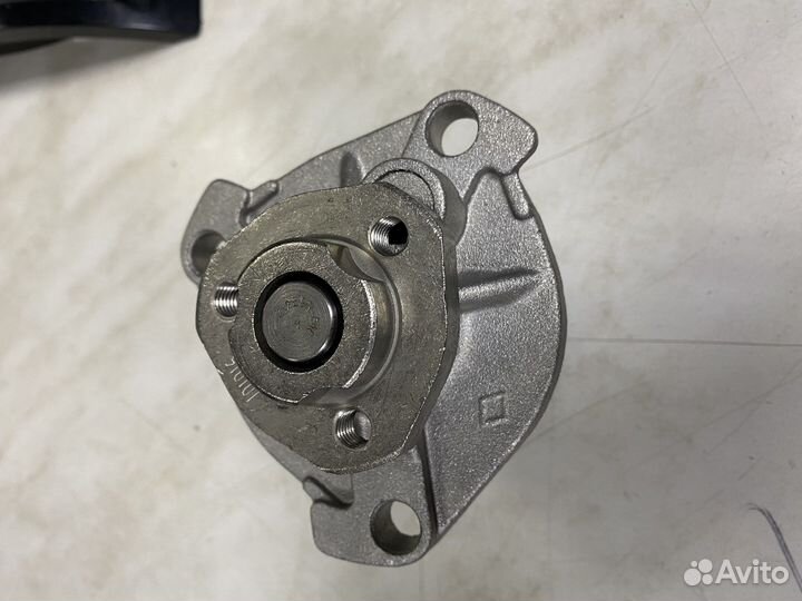 Водяная помпа VW Golf/Passat 2.8/2.9