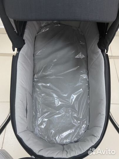 Коляска Roan Bass Next Classic 1в1 черная