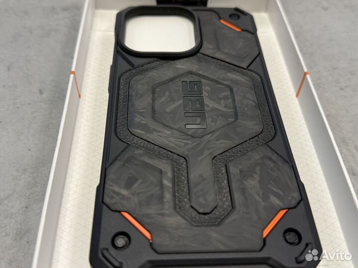 Чехол UAG monatch 15 pro max Forged Carbon