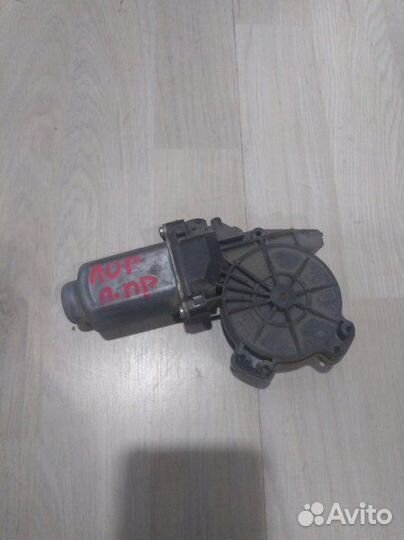 Мотор стеклоподъемника Моторчик Renault logan Прав