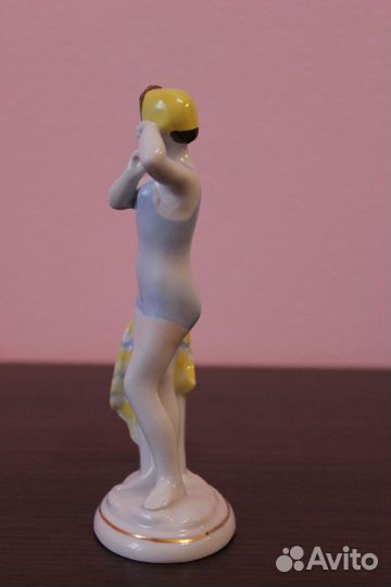 Фарфоровая статуэтка Юная купальщица лфз