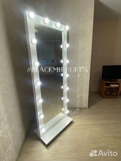 Зеркало в раме для салонов красоты