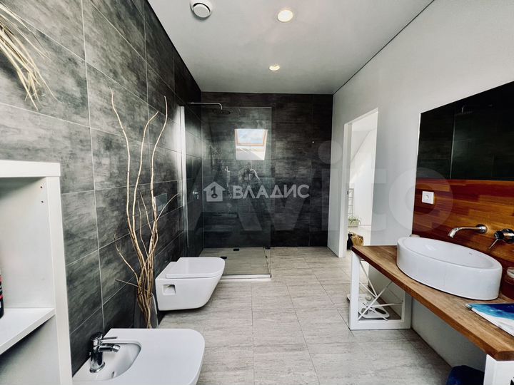 Дом 188,8 м² на участке 14 сот.