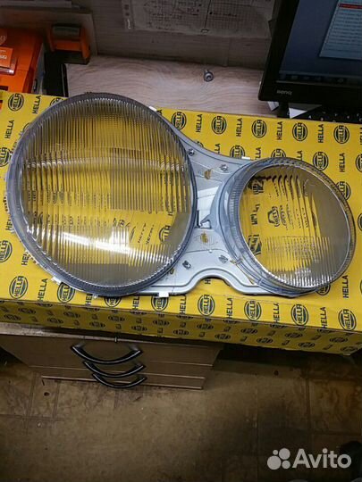 Стекло фары Мерседес 2108260466 правая