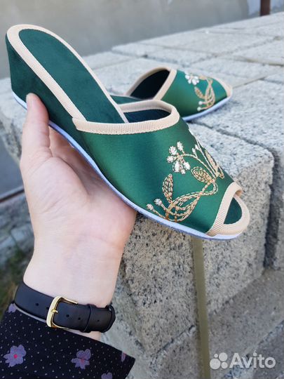 Женские домашние тапочки