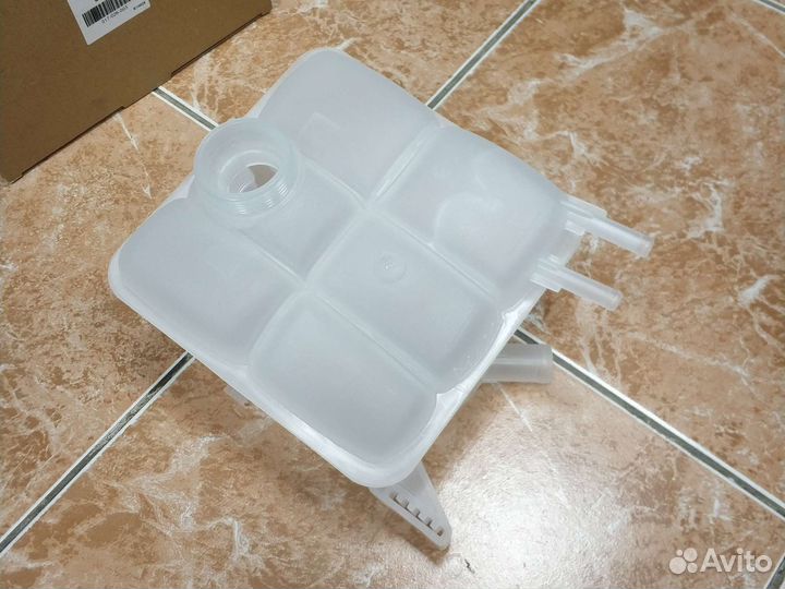 Бачок расширительный Ford Focus 2 2004-11,Mazda 3