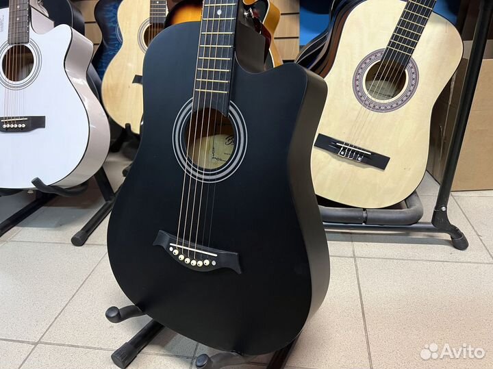 Гитара черная акустика