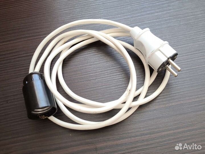 Удлинитель с цоколем и вилкой под лампочку, 2.4 м