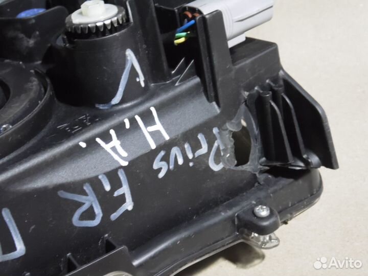 Птф правая с дефектом Тойота Приус 50