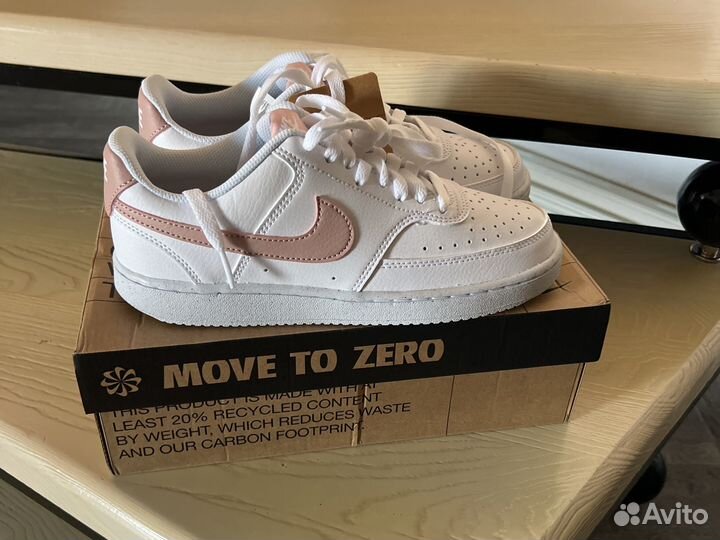 Кроссовки Nike женские