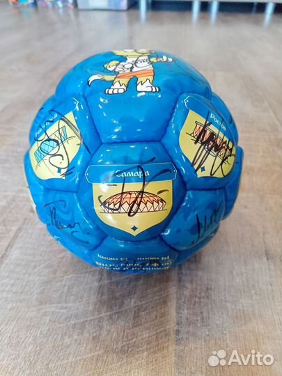 Футбольный мяч с росписями