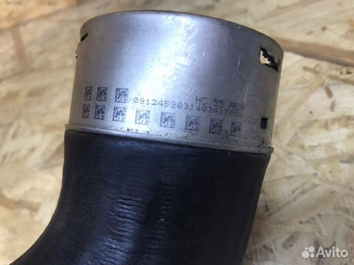 Патрубок интеркулера левый Mercedes-Benz C W204