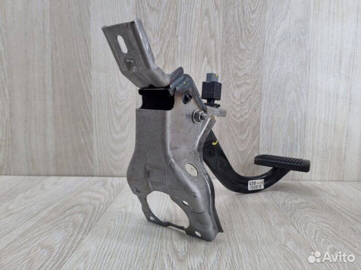 Педаль тормоза Hyundai Solaris 2