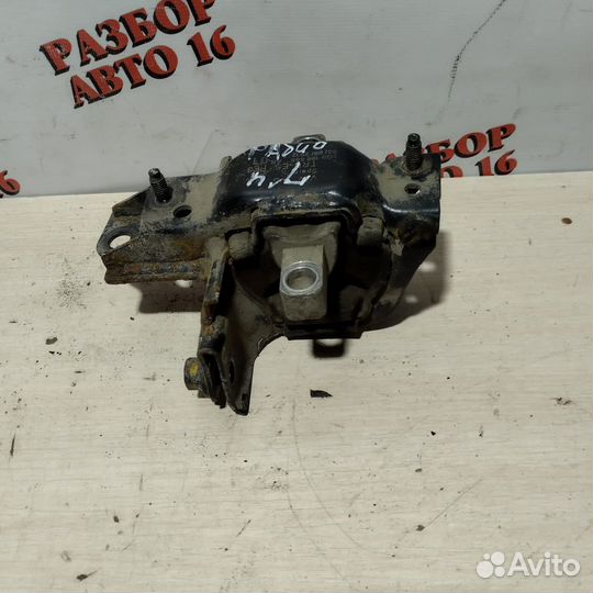 Передняя левая подушка кпп Skoda Fabia 2