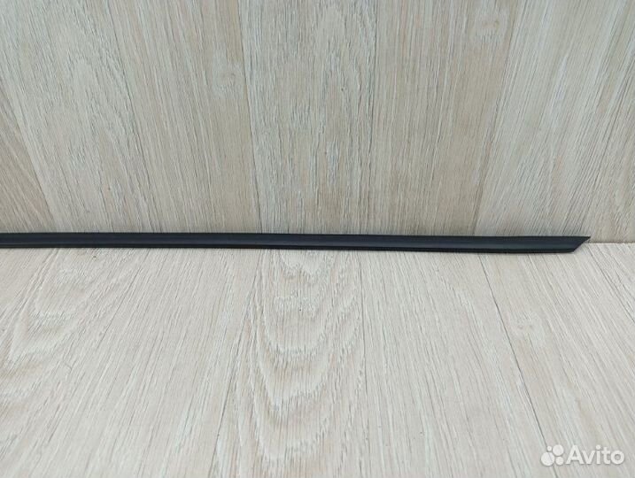 Уплотнитель капота Hyundai Solaris 2