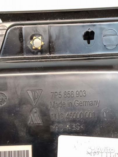 Накладка на торпедо передняя левая Porsche Cayenne