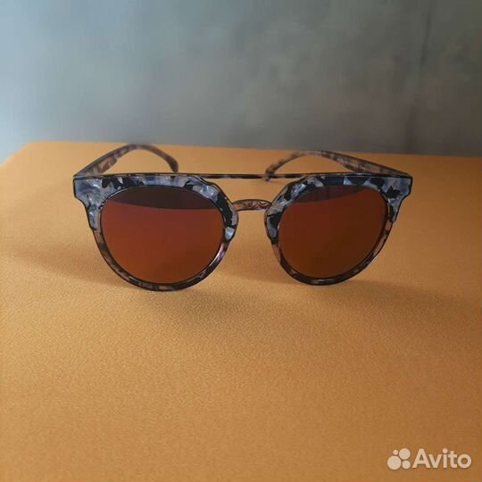 Очки солнцезащитные