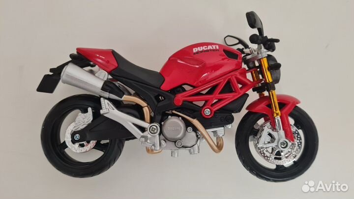 Модель мотоцикла Maisto Ducati Monster 696