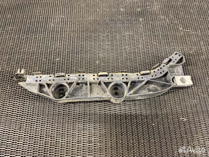 Крепление бампера переднее правое Honda Civic 4D