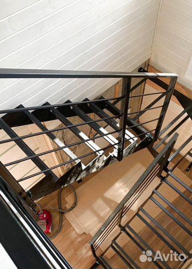 Метлличесакую лестницу Изготовим