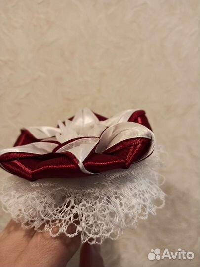 Бело-бордовый бант ручной работы