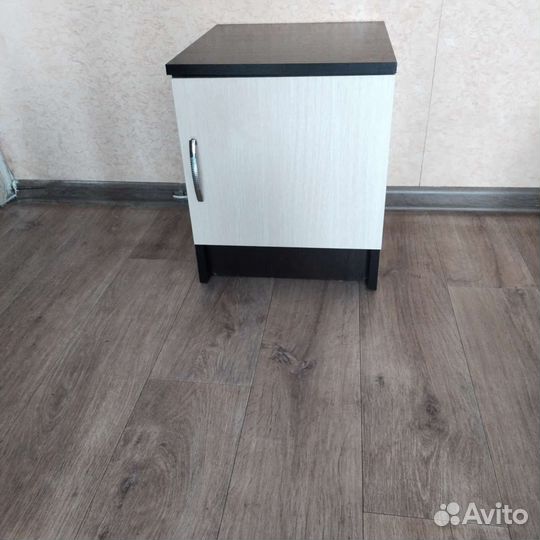 Тумба прикроватная