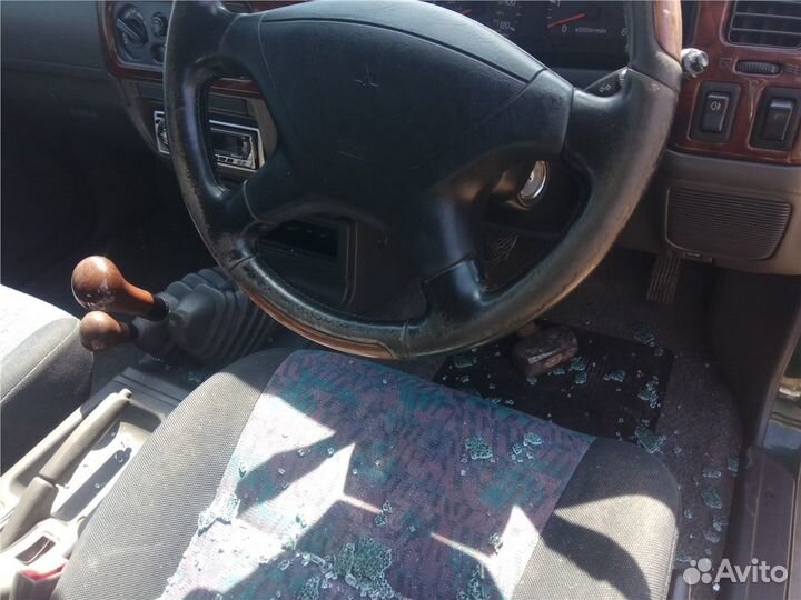 Разбор на запчасти Mitsubishi Montero Sport / Paje