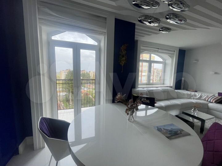 3-к. квартира, 94 м², 8/8 эт.