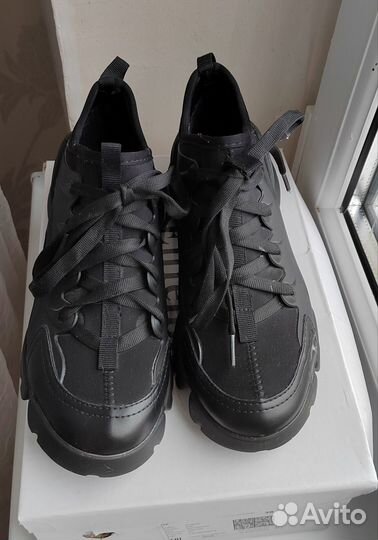 Кроссовки женские