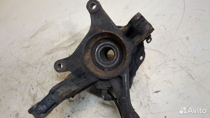 Ступица (кулак, цапфа) левая передняя Renault Captur