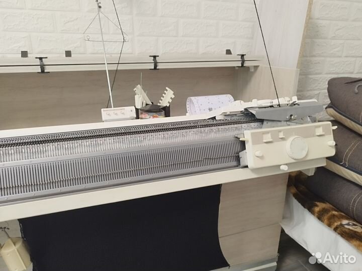 Двухфонтурная вязальная машина Brother