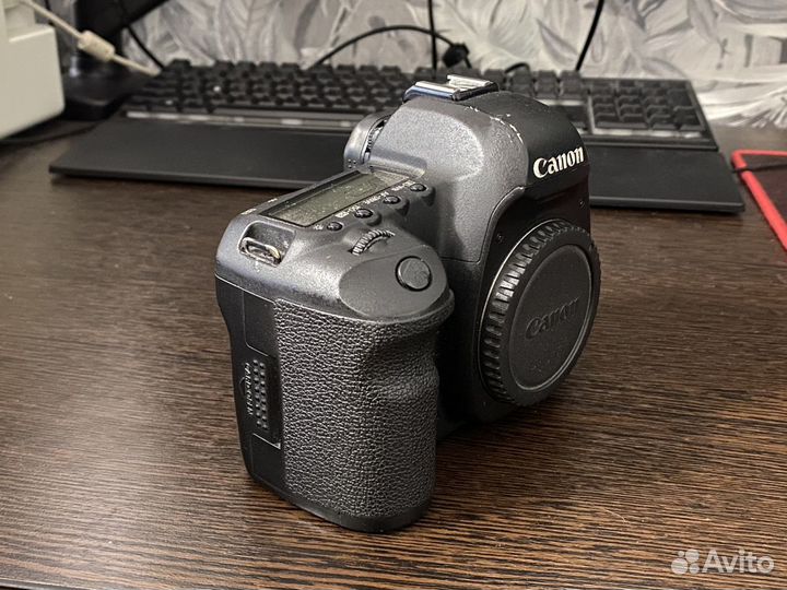 Зеркальный фотоаппарат Canon 5D mark ii