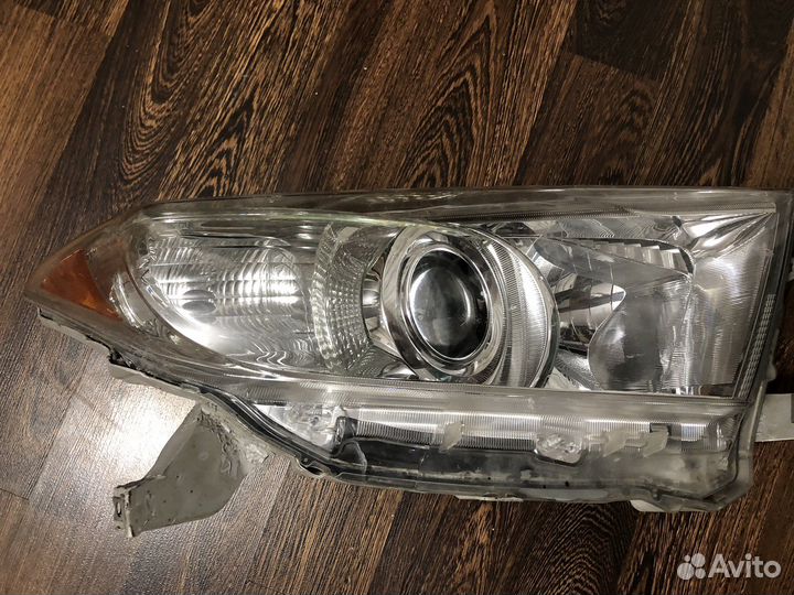 Правая фара Toyota highlander