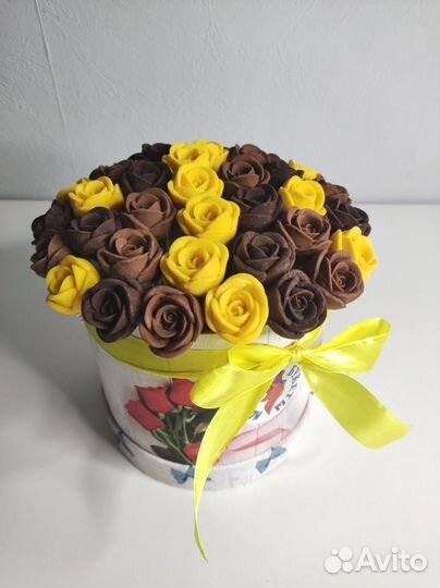 Розы из Трёх Видов Шоколада - 37 шт в Коробке