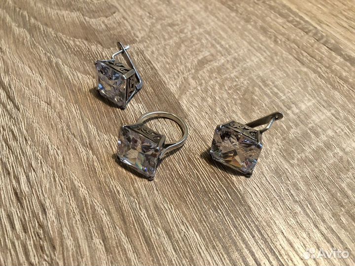 Серебренные серьги и кольцо