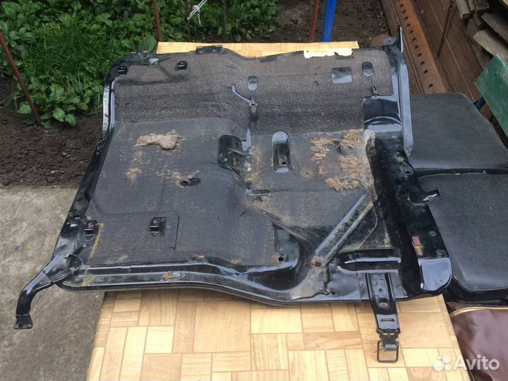 Продам запчасти для Mitsubishi Delica P35W, P25W