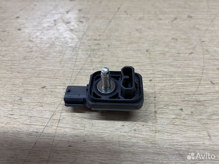 Датчик удара боковой Toyota Camry 75