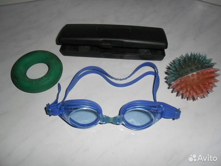 Обруч, очки для плавания, ласты, эспандер
