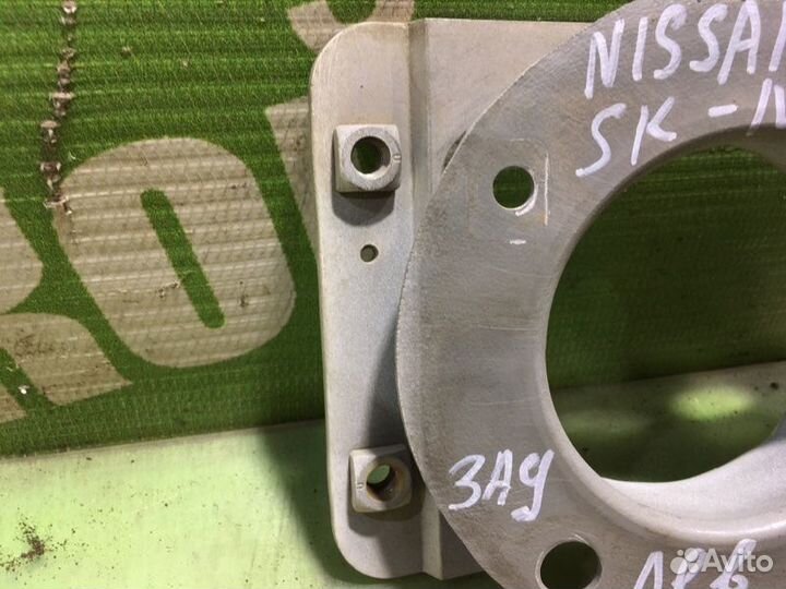 Кронштейн усилителя бампера задний левый Nissan