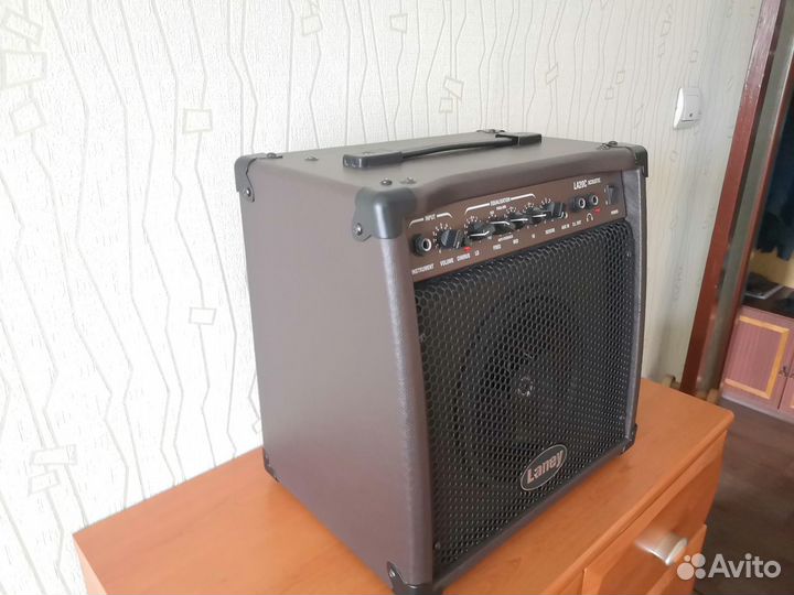 Гитарный комбоусилитель