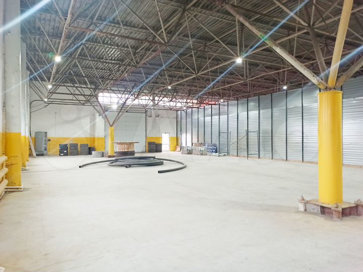 Под магазин, производство или склад 600 м²