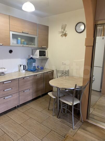 2-к. квартира, 57 м², 2/4 эт.