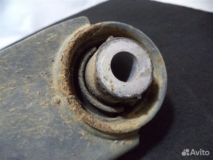 Рычаг подвески задний левый Volkswagen Passat