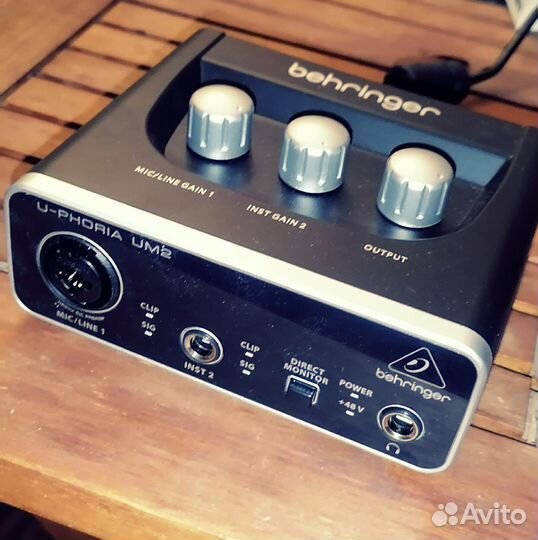 Внешняя звуковая карта behringer U-phoria UM2