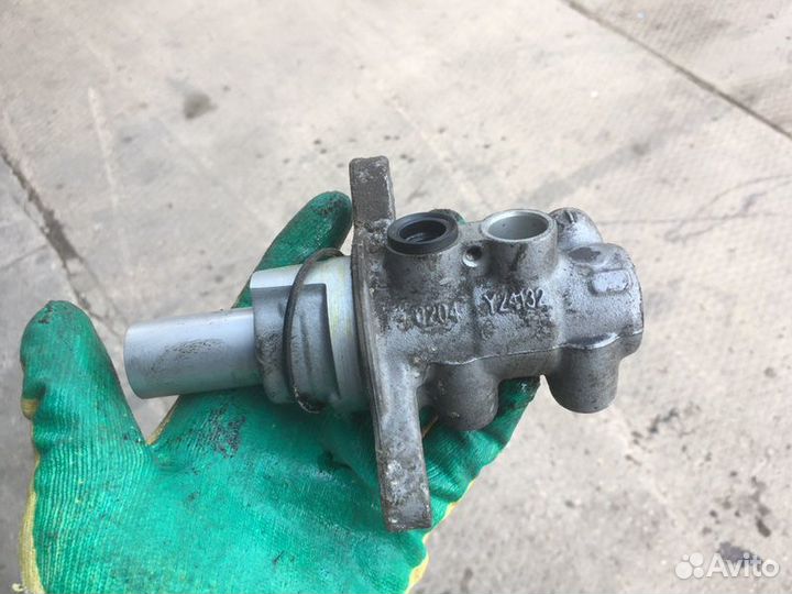 Главный тормозной цилиндр Ford Transit