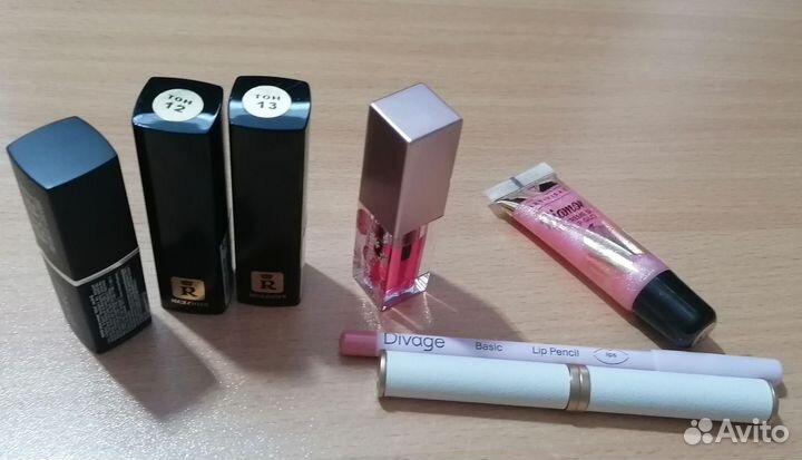 Помады для губ, блески, карандаш для губ
